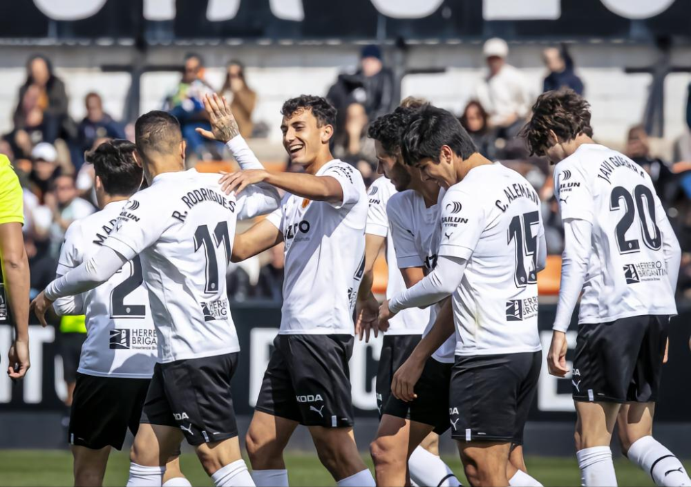  兰斯客场爆冷门，一比零力克传统豪门引轰动